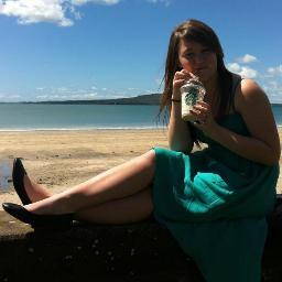 shawteey13's profile picture. Music!! 
:D