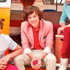Amo d ++ os one directions eles sao LINDOS e cantao muiiituu beem amu amu amu dii mais eliis !! 33