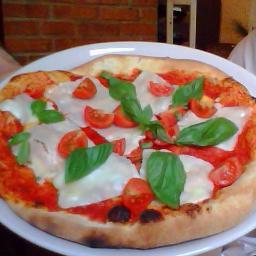 Pizza, Kaffee, Dolci, alles was das Herz begehrt. Wir bieten die beste Pizza Wiens mit höchster Qualität. Hier gibts viele Angebote,Rabatte & Aktionen für DICH!
