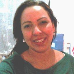 Sou uma mulher alegre, adoro fazer novas amizades...