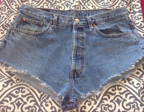 Bradshaw_Boog's profile picture. We sell customised genuine Levi shorts. Studded, bleached, dyed, dip-dyed - you name it and we do it!! Please tweet us for more information! ❤