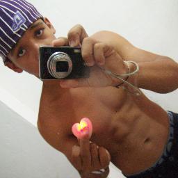 Sou playboy pros falador, guerreiro pros conhecido..