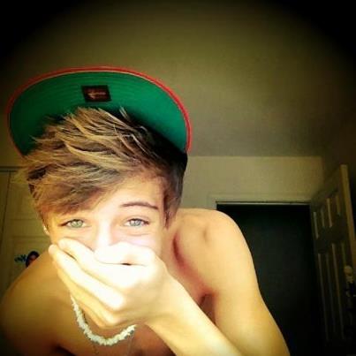 Nanou22344064's profile picture. compte follow back.