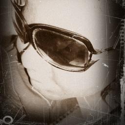 • 'Biografia {?} Fala sério! Como vou resumir minha vida aki no twitter? ;P