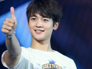 ผมโยครับผมเป็นชนว.ด้วยครับ ผมคลั่งshinee ผมเมนมินโฮ ถ้าอยากรู้จักผมมากกว่านี้ฟอลผมมาเลย ผมไม่หยิ่ง^^