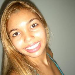 PerlitaContr_'s profile picture. Aprovecha la oportunidad que te ha dado la vida al conocerme, soy un tren que sólo para una vez en cada estación.