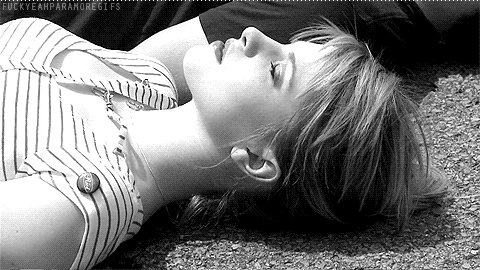 Esse é um Fc do Paramore dedicado a todos os Parawhores&Paralovers criei esse Fc para demonstrar o nosso ♥ pela Banda é fã? Segue a gente @IttsBiah e @AllByTVD