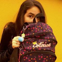 Sou uma louca alucinada pela vida! uma retardada, idiota, lezada e com sérios problemas mentais, mas que ée mais feliz q muitos normais
