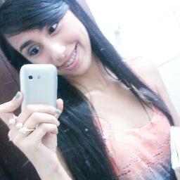 Deus, 16 anos, namorando, editora da Digital Video Produções, futura bacharel em Designer, abcdista, chata e ciumenta ;*