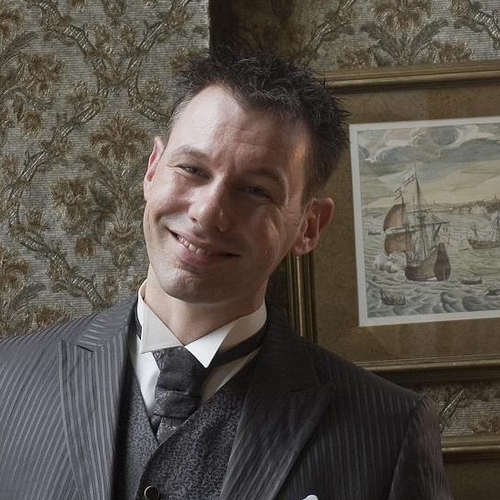 (Overheids) manager, rommel ook graag in huis/tuin. Politiek, overheid, weetjes, sociaal domein, cocktails, whisky, sauna, bordspellen, hommels.