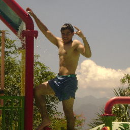 un luchadorrrrrr de corazon...y apasionado por la mujeres :)
