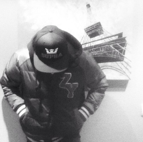 UnAmorDeJovenes's profile picture. El dolor me hizo fuerte, con el tiempo aprendí que no cualquiera te merece. 
#UnAmorDeJovenes