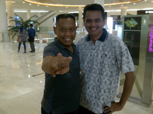 Suka komedian, main bulutangkis, traveling :D