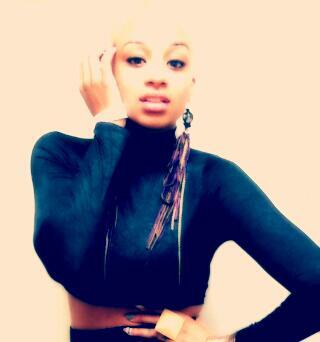 Singer/Songwriter 💛 PositiveVibesOnly😎 •FreeSpirit🍃 •JustBuyMeSunflowers🌻 •IAmAQueen👑•SnapChatFlow: iamjayrenee 💋