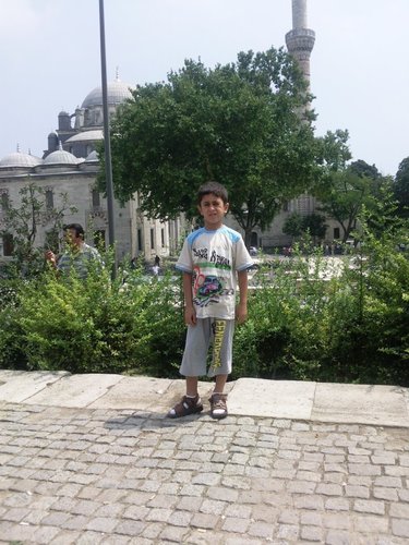 CaMBaZZ47's profile picture. Sizin için değerli olmayan o 25 krş , bizim burada ufak kardeşimle mutluluk.