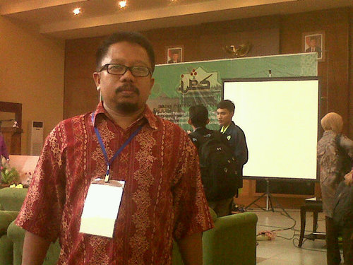 Dosen psikologi (sosial, politik dan agama)