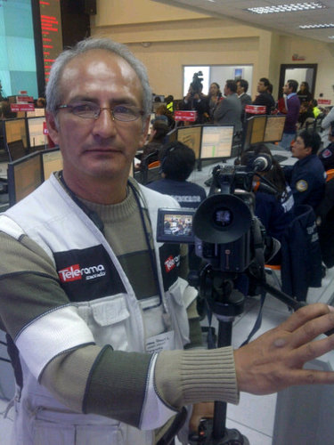 Cameramen de etvtelerama.          La vida es bella vívela a plenitud sin hacer daño a nadie. Y se solidario con los q más te necesitan