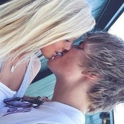 i_loveis's profile picture. 