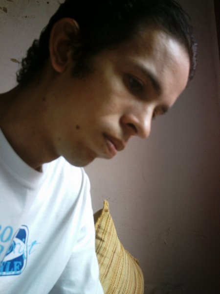 rogerockmf's profile picture. Homem apaixonado por Cristo e pelo Rock. Profissional de Marketing por paixão, Designer de interiores. Buscando aventuras no design gráfico e na publicidade.