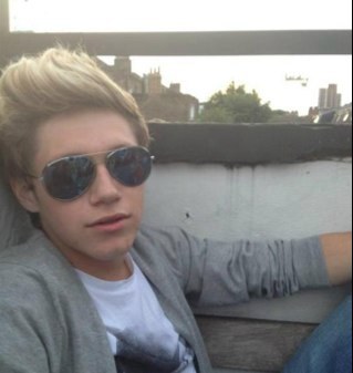 ONEONEDDDDD5's profile picture. I Love Love Love 1D! :D sooooooooooooo much! Follow me I follow back! I can even give you a shoutout, just ask me ! ;)