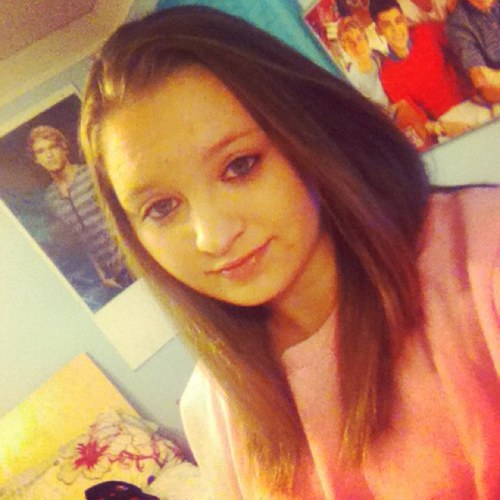 I love Cody Simpson, and One Direction:) I have met cody, alli, brad, matt, and jeff on 2/16/12, 12/13/12, and 12/14/12! Cody completes me:) #SuperBeachKids