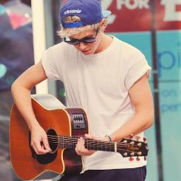 ~ Directioner  ∞ . Não sou directioner de coração porque um dia ele para de bater , mais eu sou directioner de alma pois ela é ETERNA , 1D I LOVE YOU . !