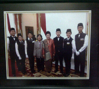 Be Positive,life right, show love,and receive the blessing from life! :D Bismillah dapet Iphone 5 :)