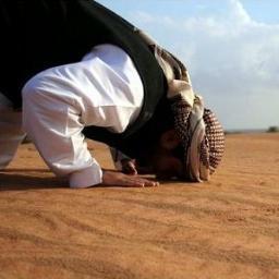 ما من عبد يذنب ذنباً فيتوضأ فيحسن الطهور ، ثم يقوم فيصلي ركعتين ، ثم يستغفر الله لذلك الذنب إلا غُفر له .    http://t.co/HjPWquXP