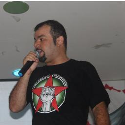 Professor de Geografia, pai do Jhonathan e da Daniely.
