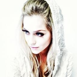 Não estou aqui por followers, por mídia. Estou aqui por SOPHIA ABRAHÃO, sou como qualquer um, com objetivo de divulga-la. Faça parte da nossa Equipe também.