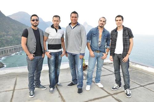 O Fã Clube Por Eles Morro De paixão, foi criado para homenagear o Melhor dos Melhores Grupo de Pagode @sorrisomaroto. FC Criado no dia 03/11/2012