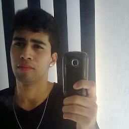 não me julgue por não ser igual .    ;D