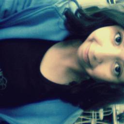 - Oi, sigo de #Volta quem pedir tlg ? *-* eem terra de malandro .... Rainha usa boné ;]*