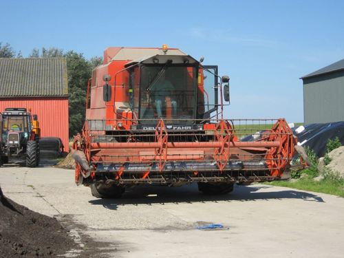 Akkerbouwer, christelijk, inwoner van Hornhuizen, getrouwd met Janny, trotse vader