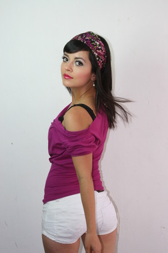 Educadora, soltera, 24 años. bailarina