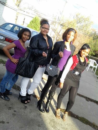 Follow my sister's @_ayoo_btc_ & ' _ms_attitude_ ...... Mention us for a follow BACK ....