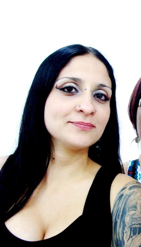 Ésteticista, baterista, serve drinks, cozinheira.