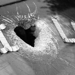 JuliaTourette's profile picture. DIT IS JULIA. JULIA IS ZIEK. DAT IS NIET ERG. JULIA MAG ALLES ZEGGEN. JULIA KAN ER ZELF NIKS AAN DOEN DAT ZE DE HELE DAG LOOPT TE VLOEKEN ALS EEN BOOTWERKER.