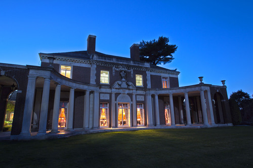 A perfect balance of Gatsby-era grandeur and dedicated, personalized service.