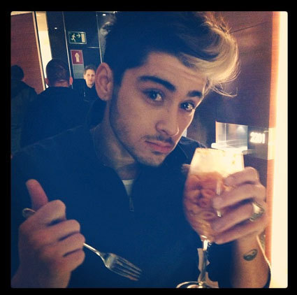 malikfraud's profile picture. We were born to die.