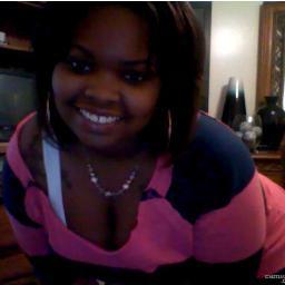 21 . junior in college . fashion design major . mother #rihannanavy  because im her lover