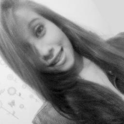 Irmã da @porralicinha e da @__Laaaary , gémea da @KaroolM_A e da @Rhaau_Pavaani_  #Beest da @_GaabiMendees ! ♥