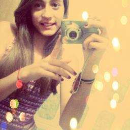 Sagitariana, 13 aninhos, amo tirar foto *-*, dou risada de coisas bobas &* sou muito besta ! quer saber mais ? Falow-me *--*