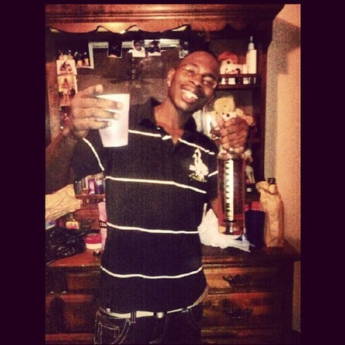 Jus a laid back kinda guy. Tryna do wat I can fa my fam.