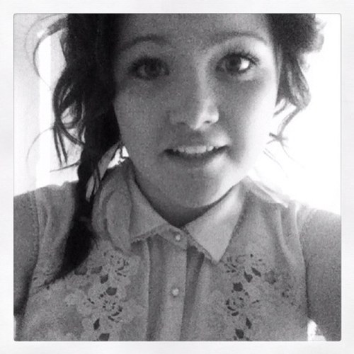 _Emsk0512_'s profile picture. just a small girl, in a small town, no hope-- jokes im a big girl in a scabby town with hope @RaceyStaceyBB @_Angela_Murray 3