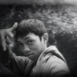jadilah diri sendiri.. itu akan lebih baik..;-)