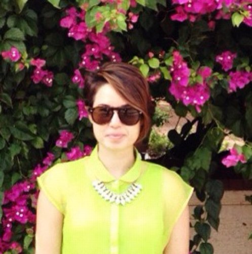 Full-time fashion afficionado who is wandering around to feed her endless curiosity for life