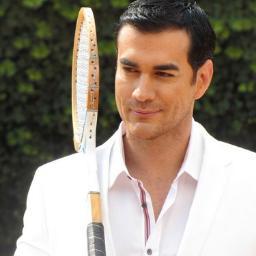 Soy un Soñador, Amo mi carrera de Actor y Cantante Respeto la forma de pensar de mis semejantes. Amo la Paz, Amo la vida y a sonreirle que es corta!