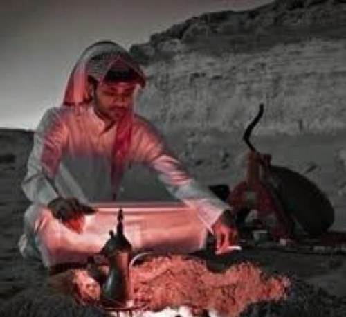 she3err's profile picture. ‏أنا الآنَ أُشرقُ من داخلي ويجري بأنحائيَ الجدولُ / مَقامي هنا سدرةُ العاشقيـ