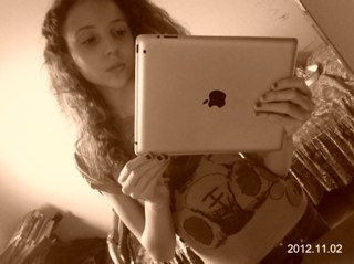 Sou bonita, gosto de passear com minhas amigas , amo o Taylor Lautner mas principalmente a Deus , noticias : adooorrooo !!! ser amiga de famosos : sonho